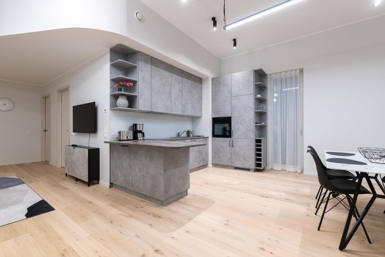Dashaus 2 Bedroom Apartment Талин Екстериор снимка