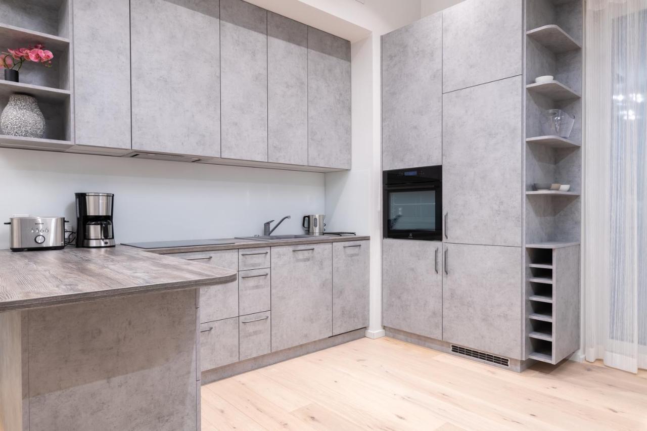Dashaus 2 Bedroom Apartment Талин Екстериор снимка